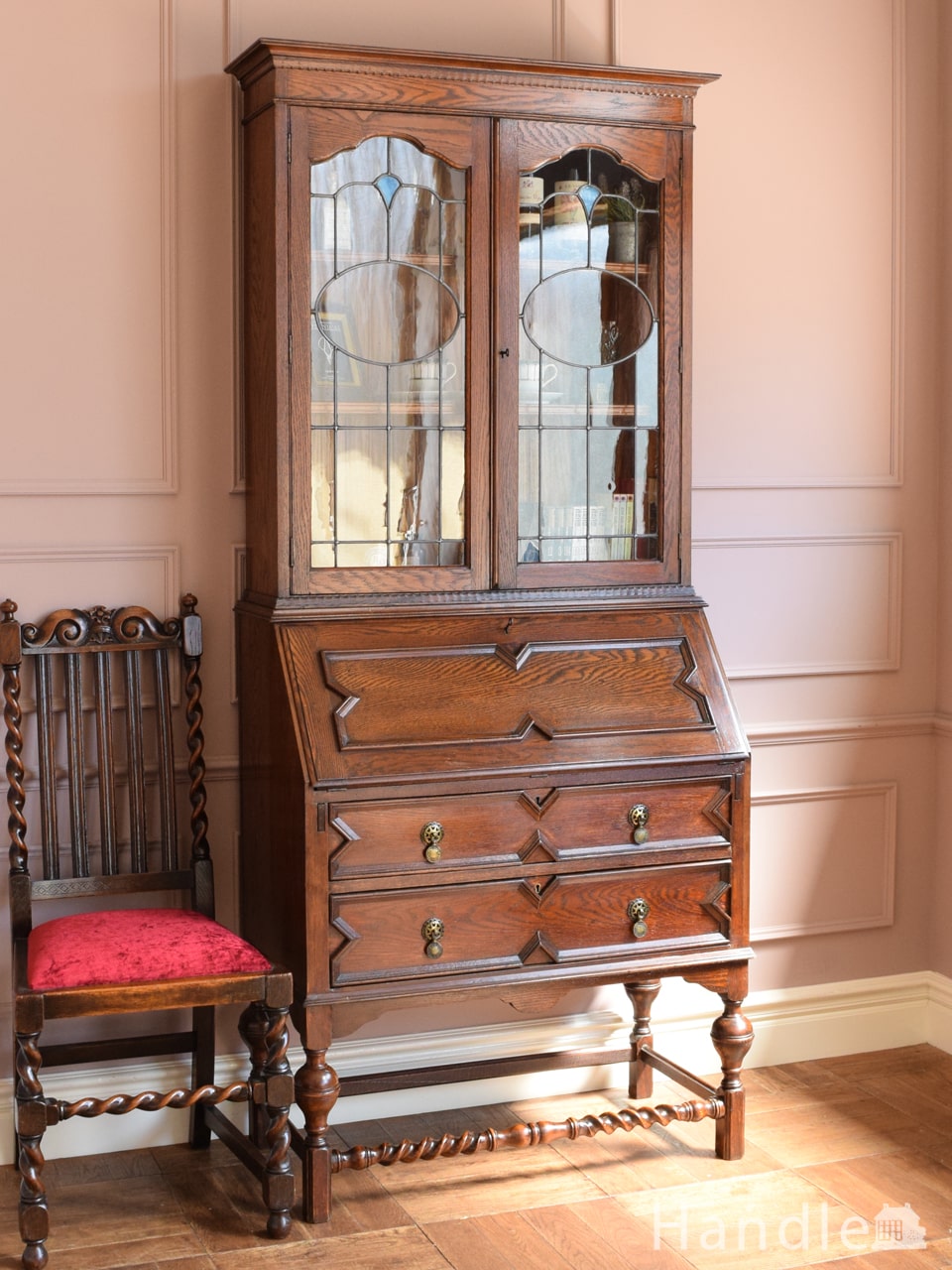 アーチの棚が素敵なアンティーク家具、英国のビューローブックケース