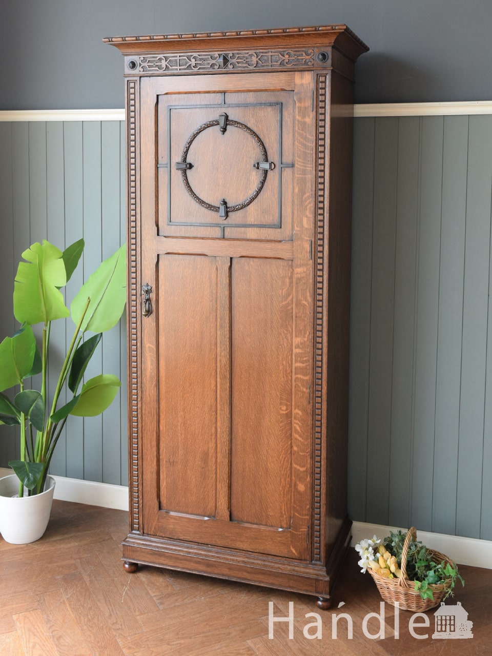 イギリスから届いたアンティークのホールローブ、オーク材の大型