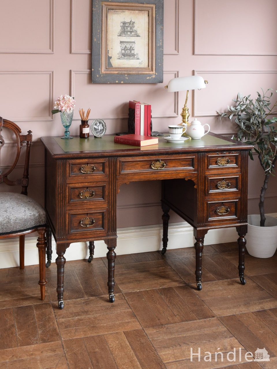 英国から届いたローズウッド材の書斎机、1900年代のアンティークデスク