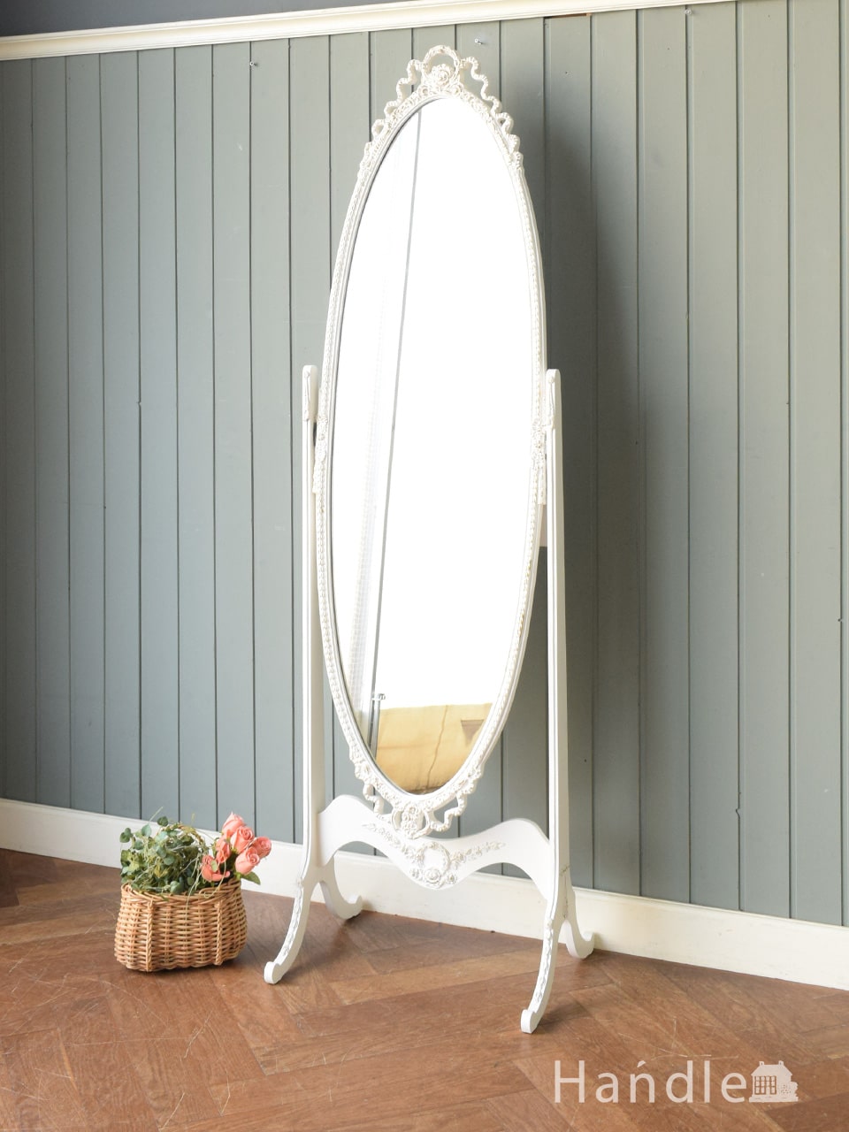 英国アンティークのおしゃれな壁掛け鏡、ドットの模様がデザインされた