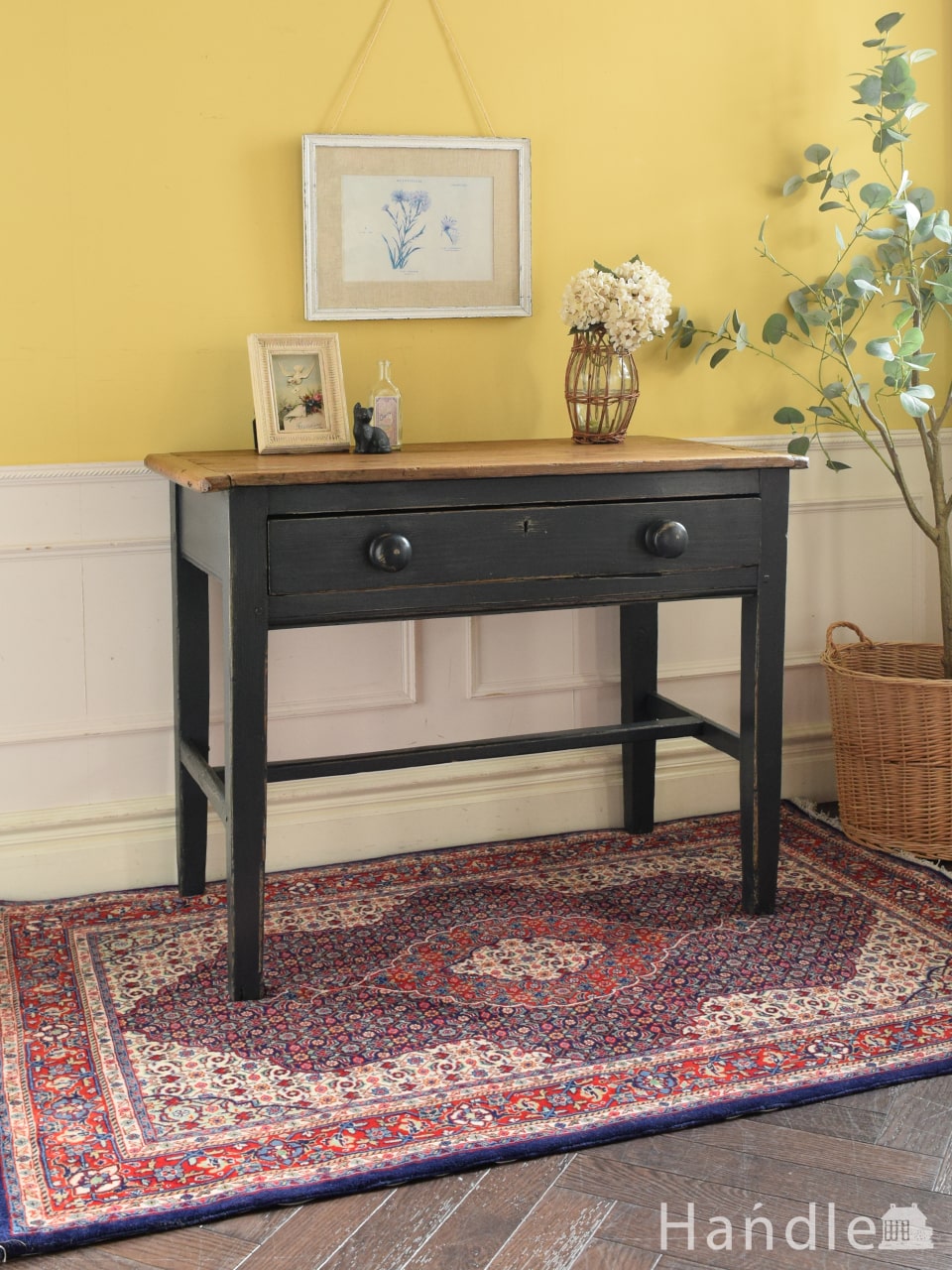 デスクに使えるアンティーク家具、引き出し付きのホールテーブル
