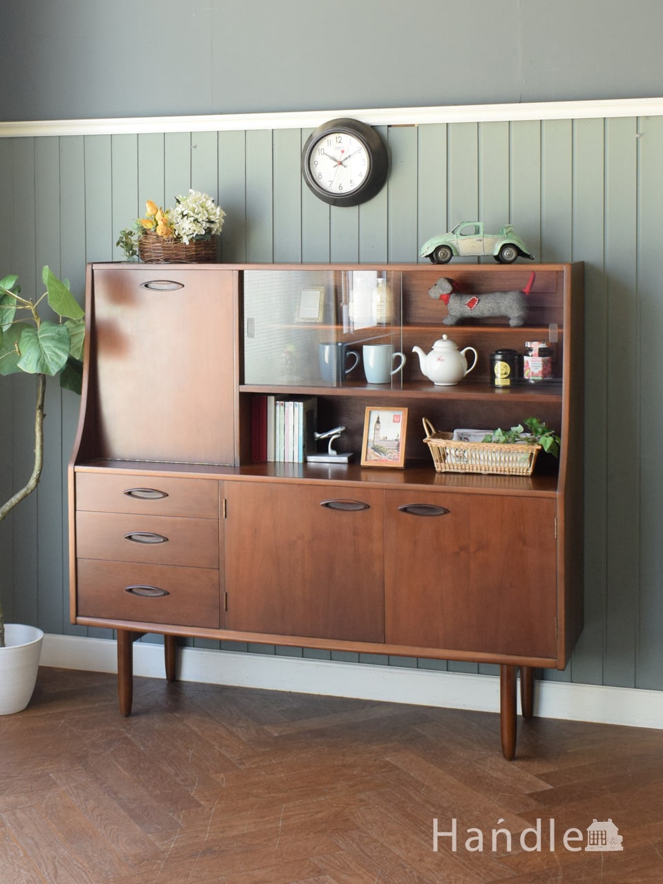 スカンジナビアンなヴィンテージ家具、リビングサイドボード（Jentique