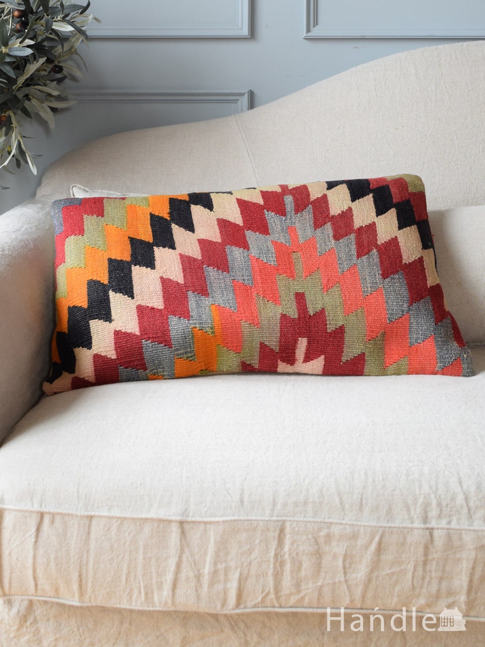 フェター（つなぎ輪）モチーフのおしゃれなクッション、オールドキリム