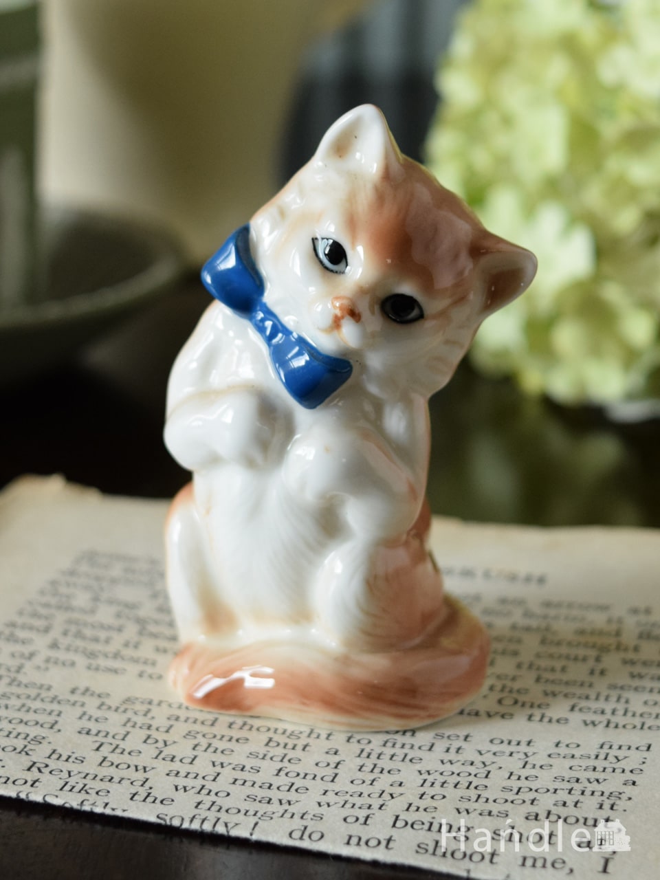 イギリスで見つけたアンティークのオブジェ、ネコのフィギュリン(m