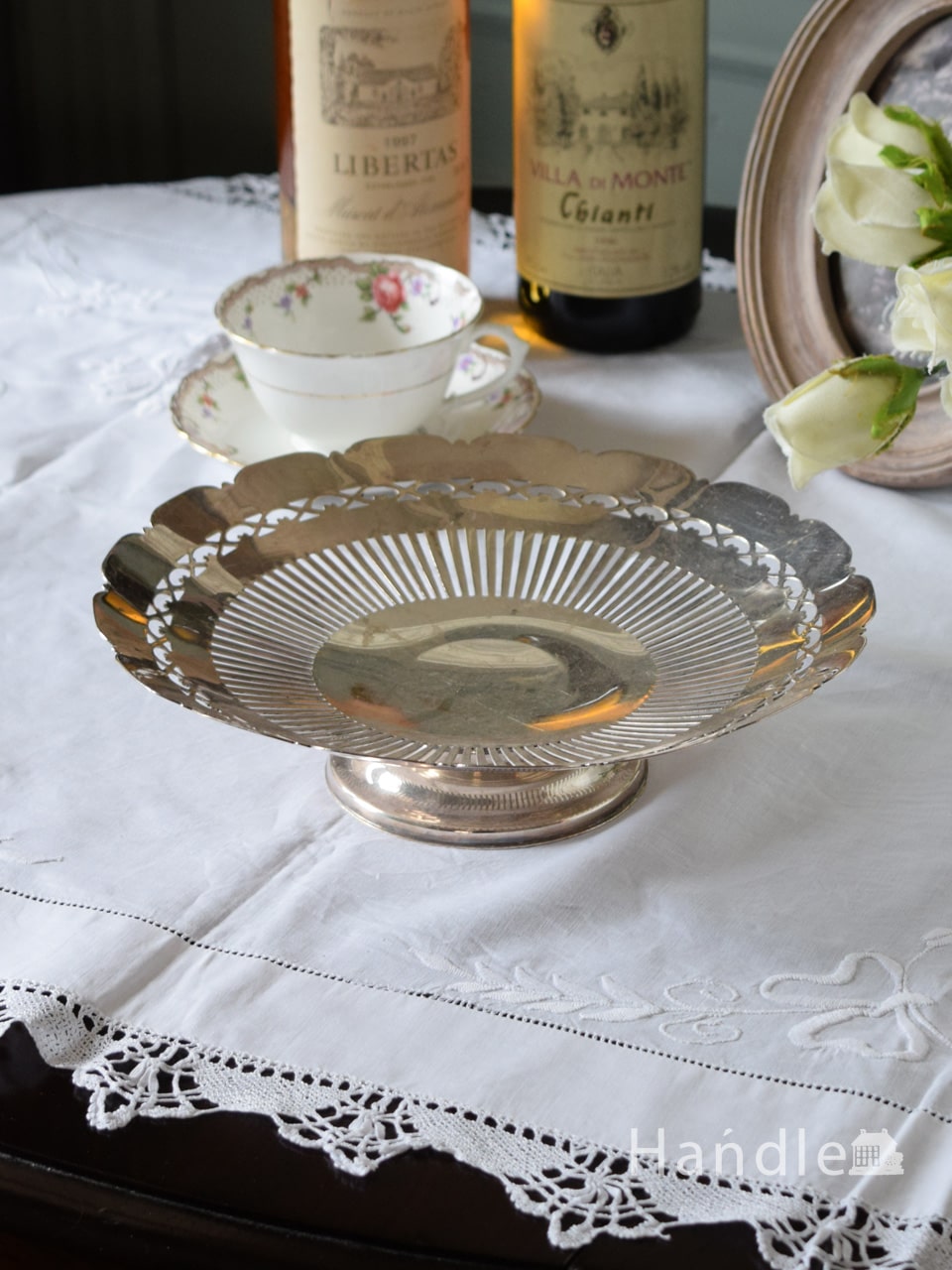 イギリスのアンティークシルバー食器、透かし彫りが美しい脚付きの