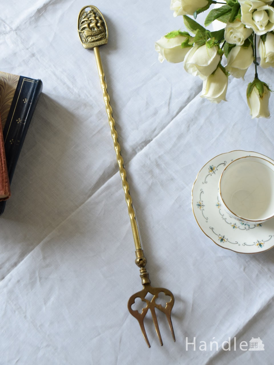 イギリスのアンティーク真鍮雑貨、帆船モチーフのトースティング