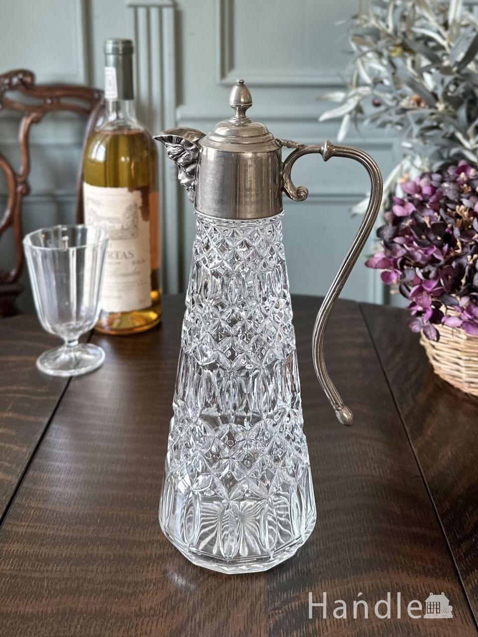 英国アンティークのプレスドグラス、大きなダイヤ形の型押しのガラス