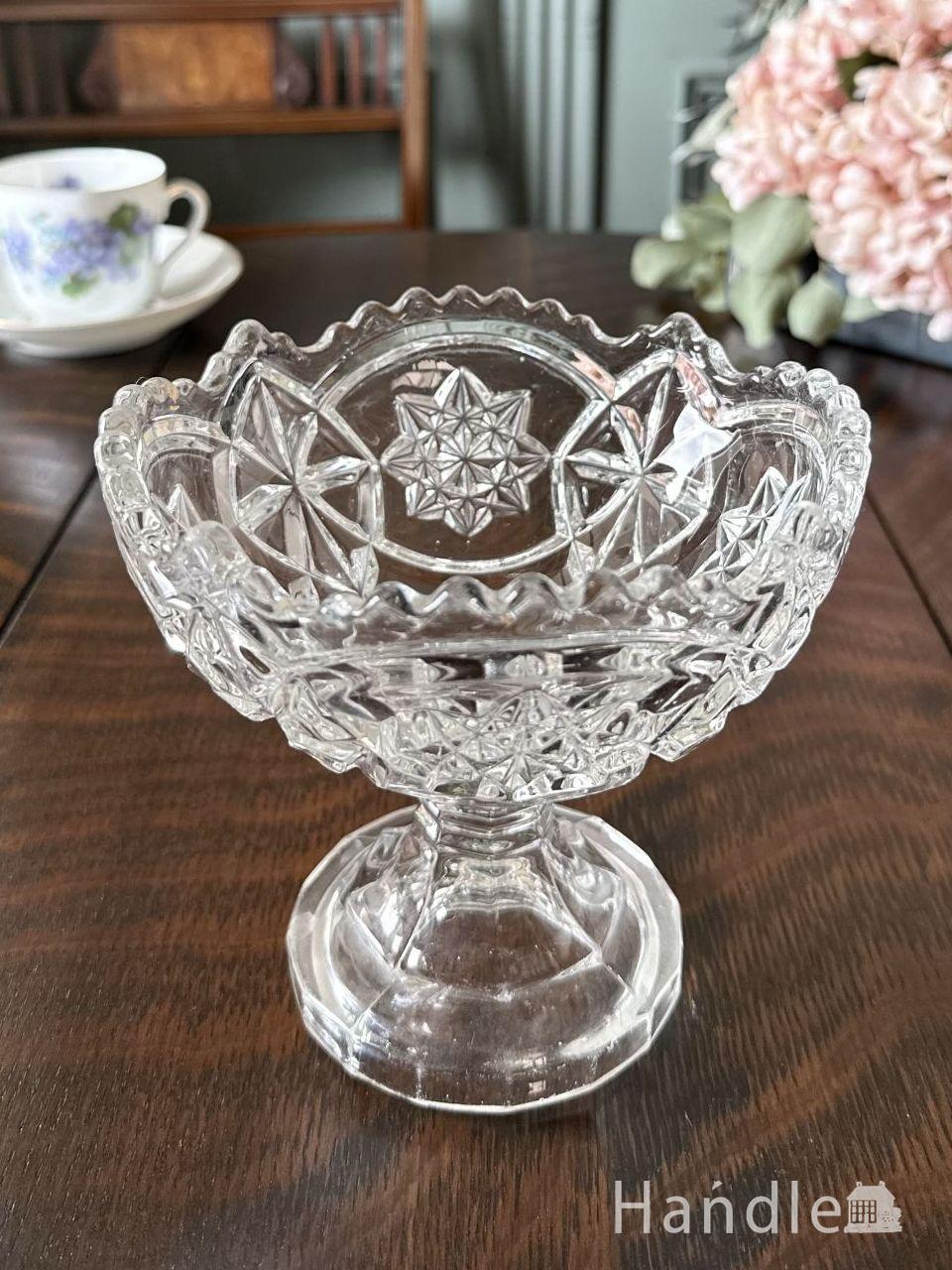 イギリスから届いた太陽と星の模様が型押しされた、アンティークガラス