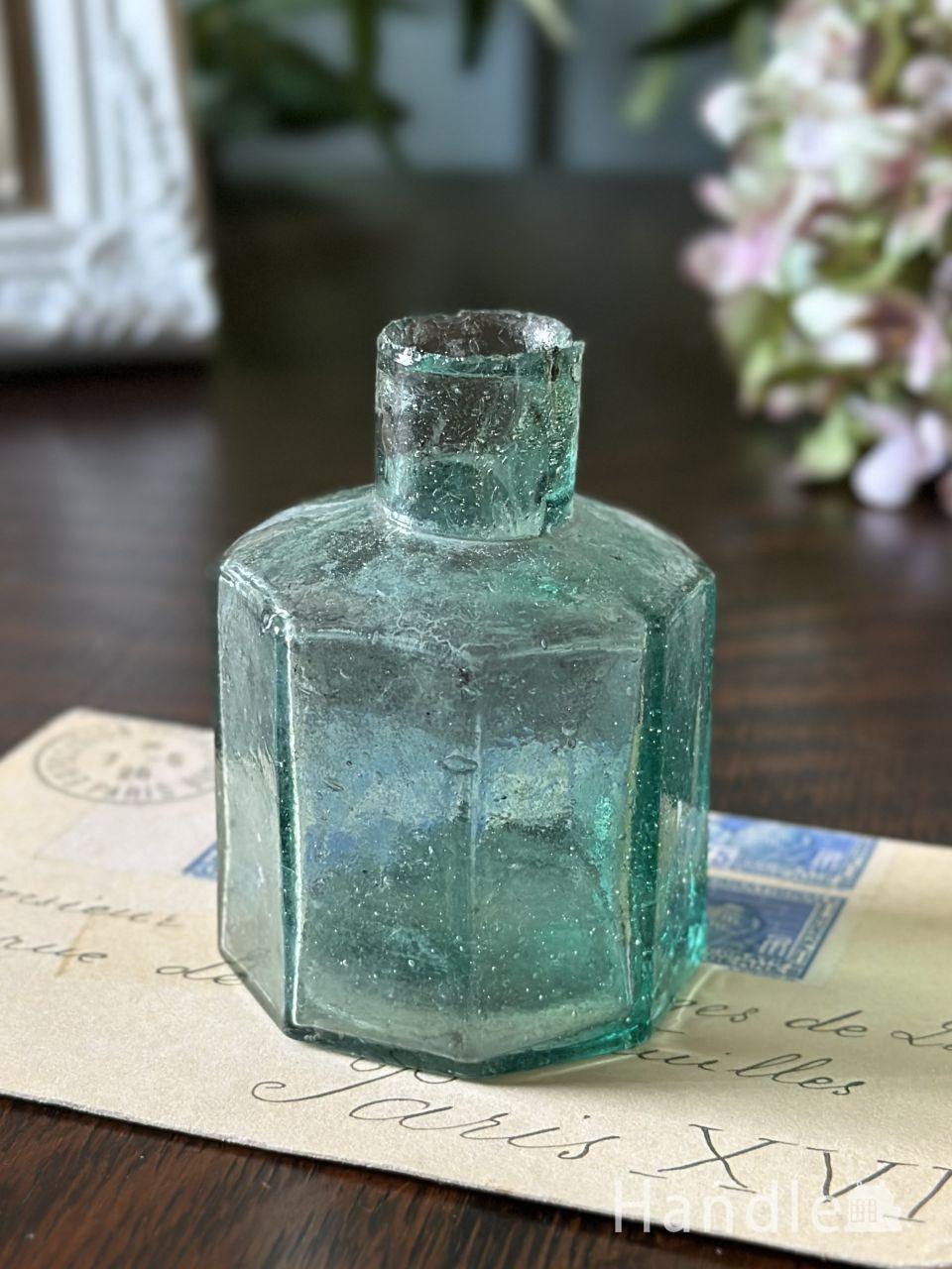 アンティークのおしゃれなガラスボトル、エンボス入りのガラス瓶(m