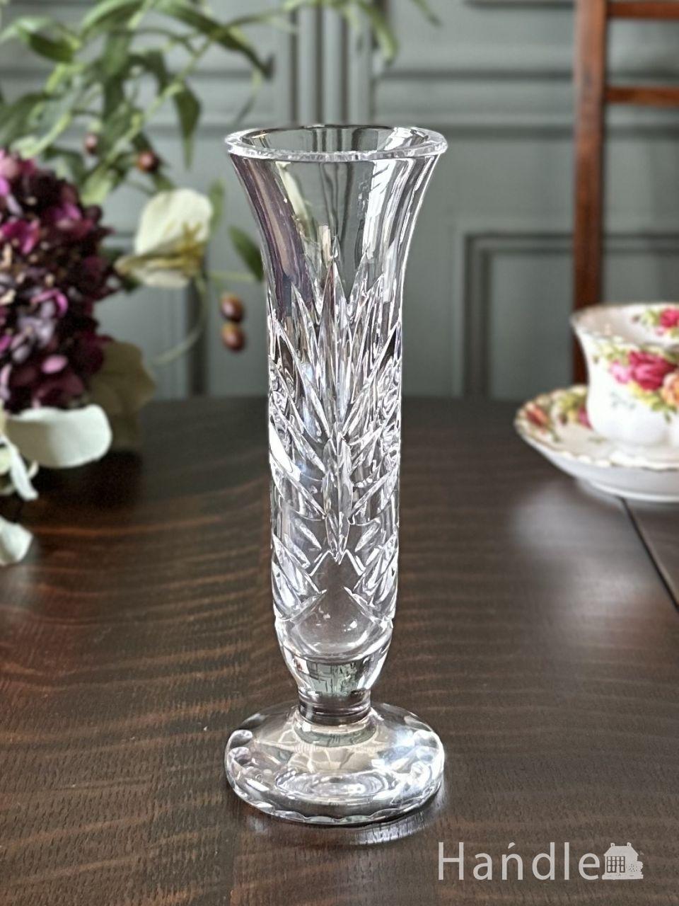 ミルク色のアンティークガラスの花器、真っ白いアンティークガラスが