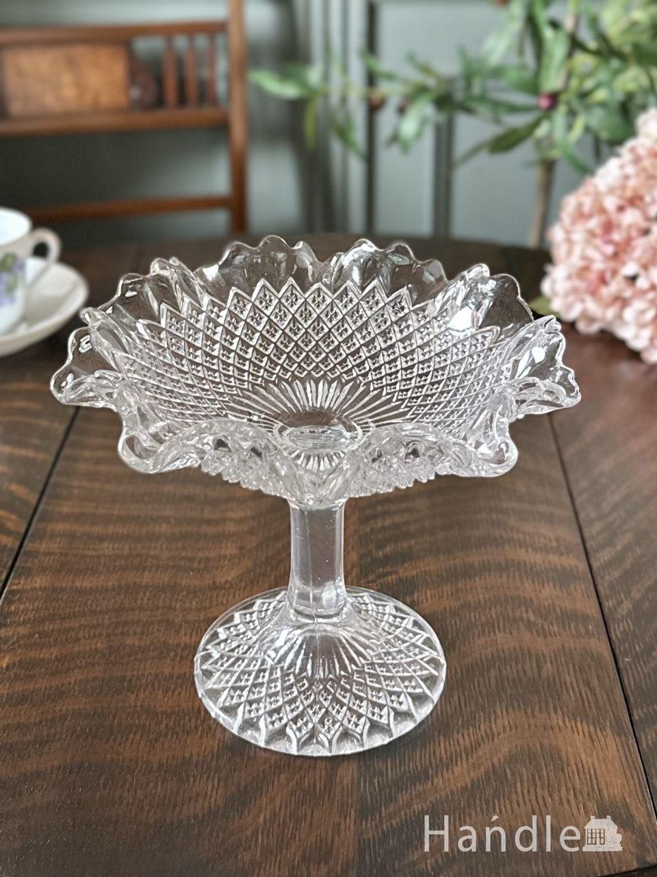 蝶×お花がデザインされたアンバーカラーのガラストレイ（トレー