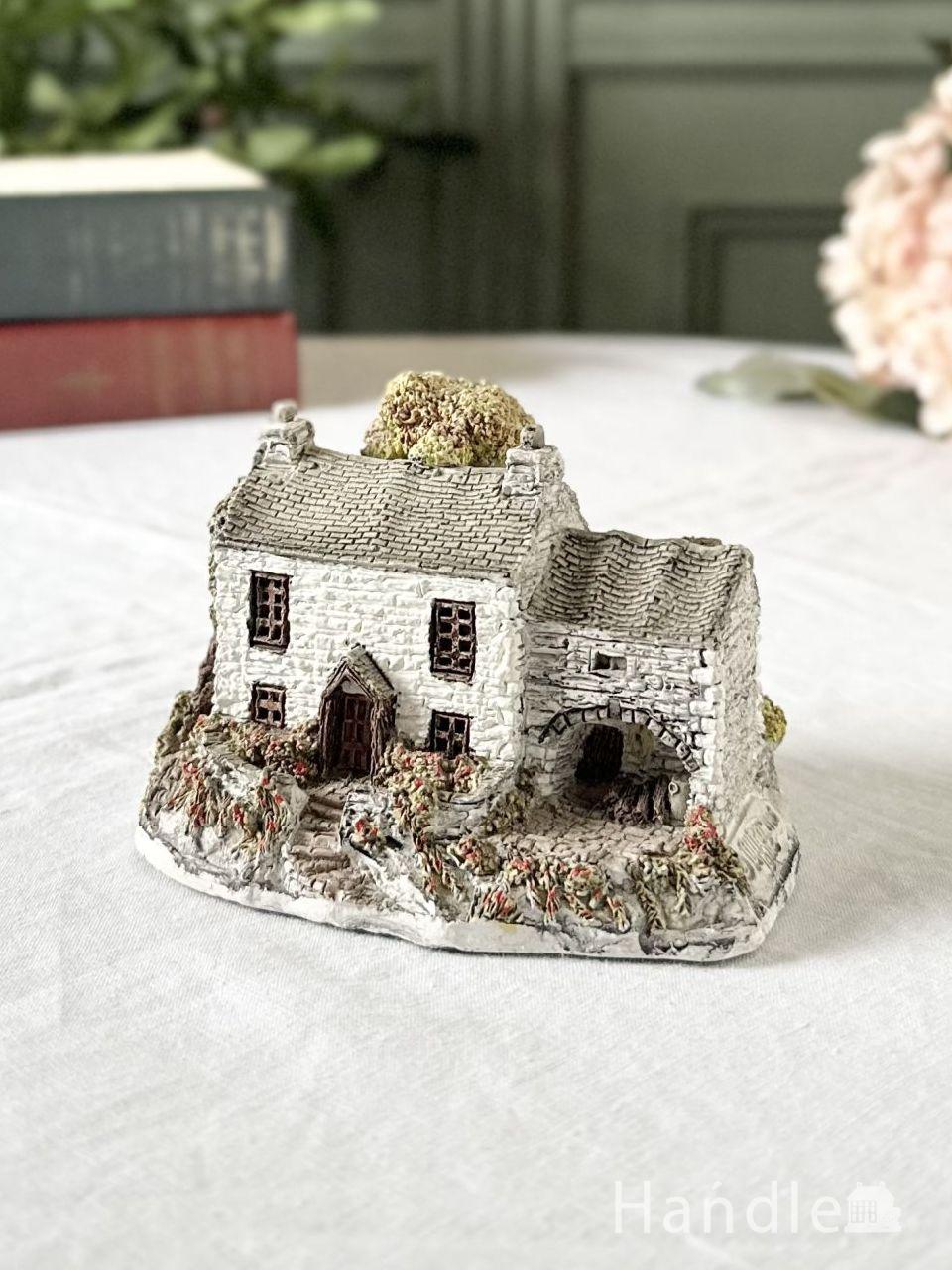 英国から届いた大型のLilliput Lane(リリパット レーン)、大きな木が