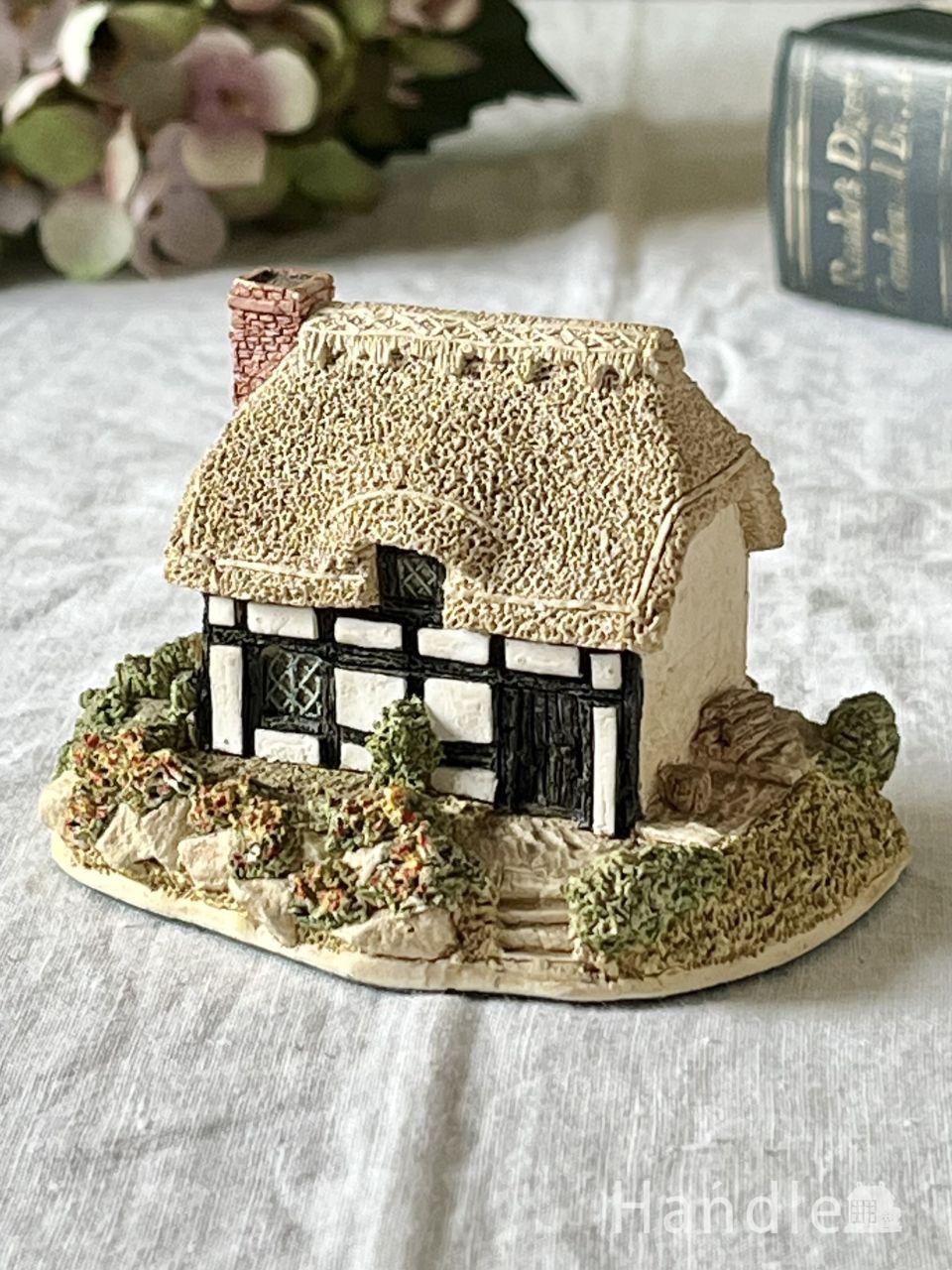 英国から届いた大型のLilliput Lane(リリパット レーン)、大きな木が