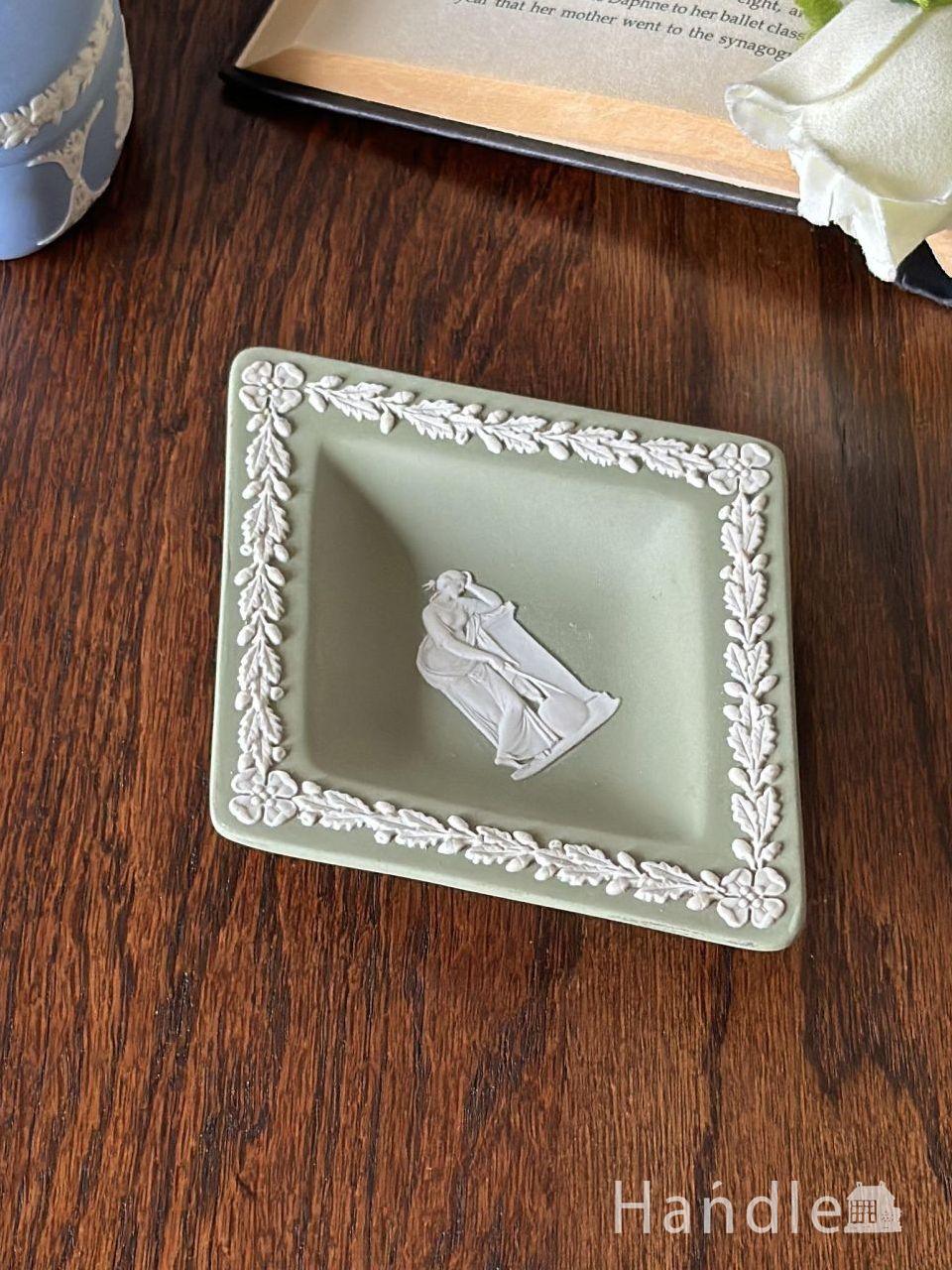 英国アンティークのウェッジウッド、セージグリーンのジャスパーウェア