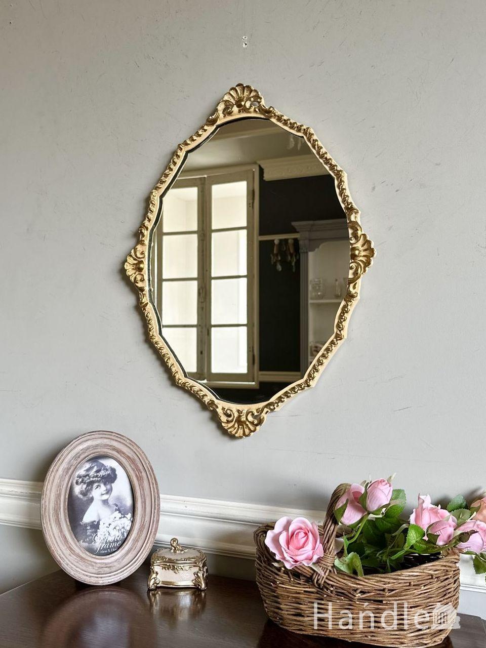 フランスアンティークの壁掛けの鏡、貝のモチーフがおしゃれなウォール
