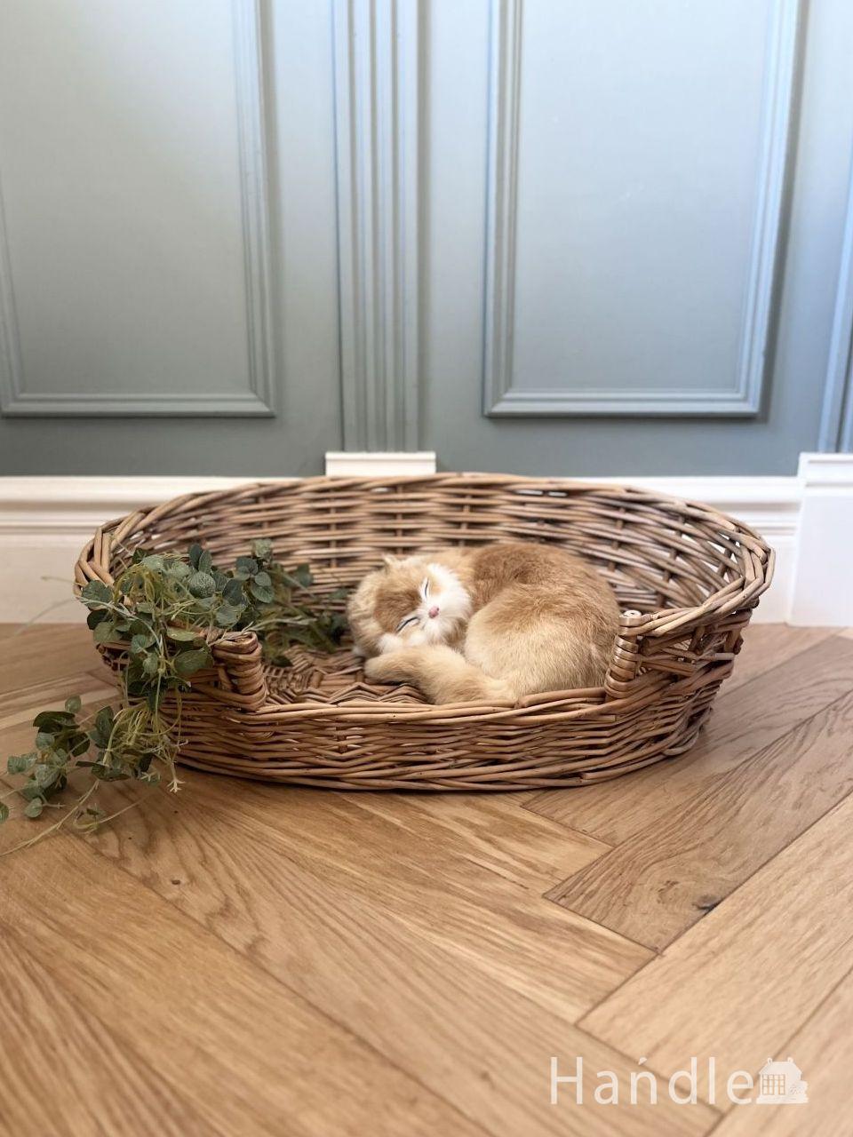 フランスから届いたオシャレなバスケット、透かし編みデザインが可愛い