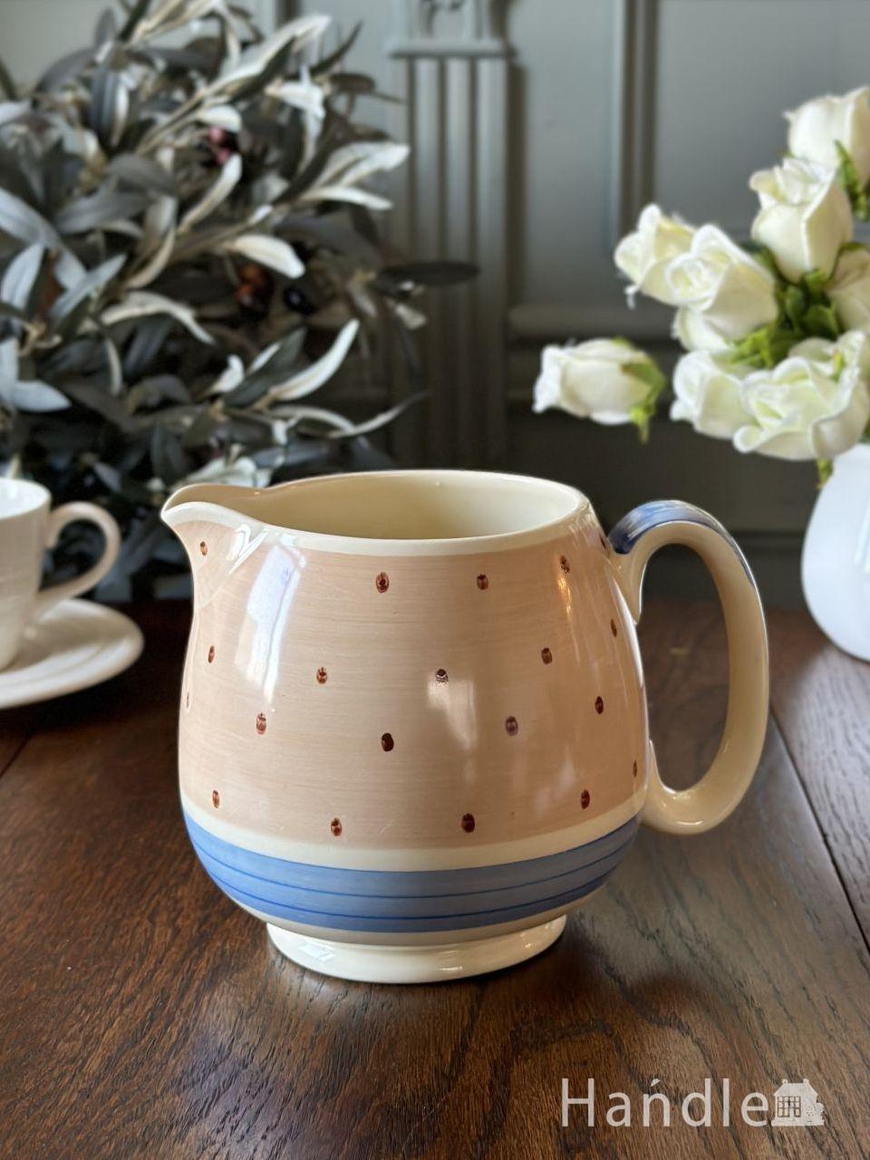 英国アンティークのプレスドグラス、大きなダイヤ形の型押しのガラス