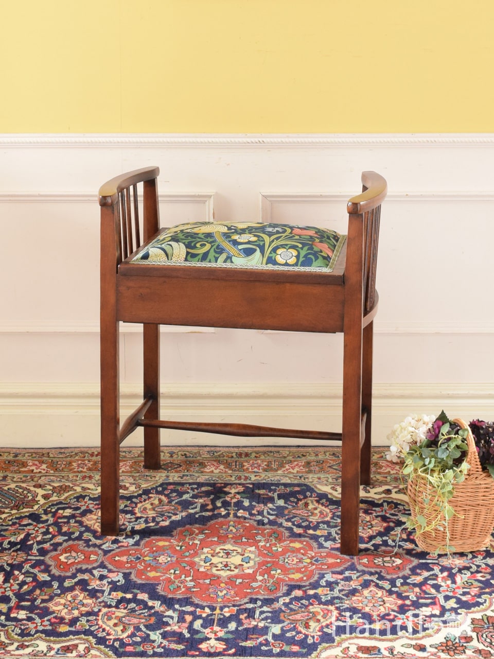 英国マホガニー材のアンティークチェア、猫脚が優雅なキドニー型の