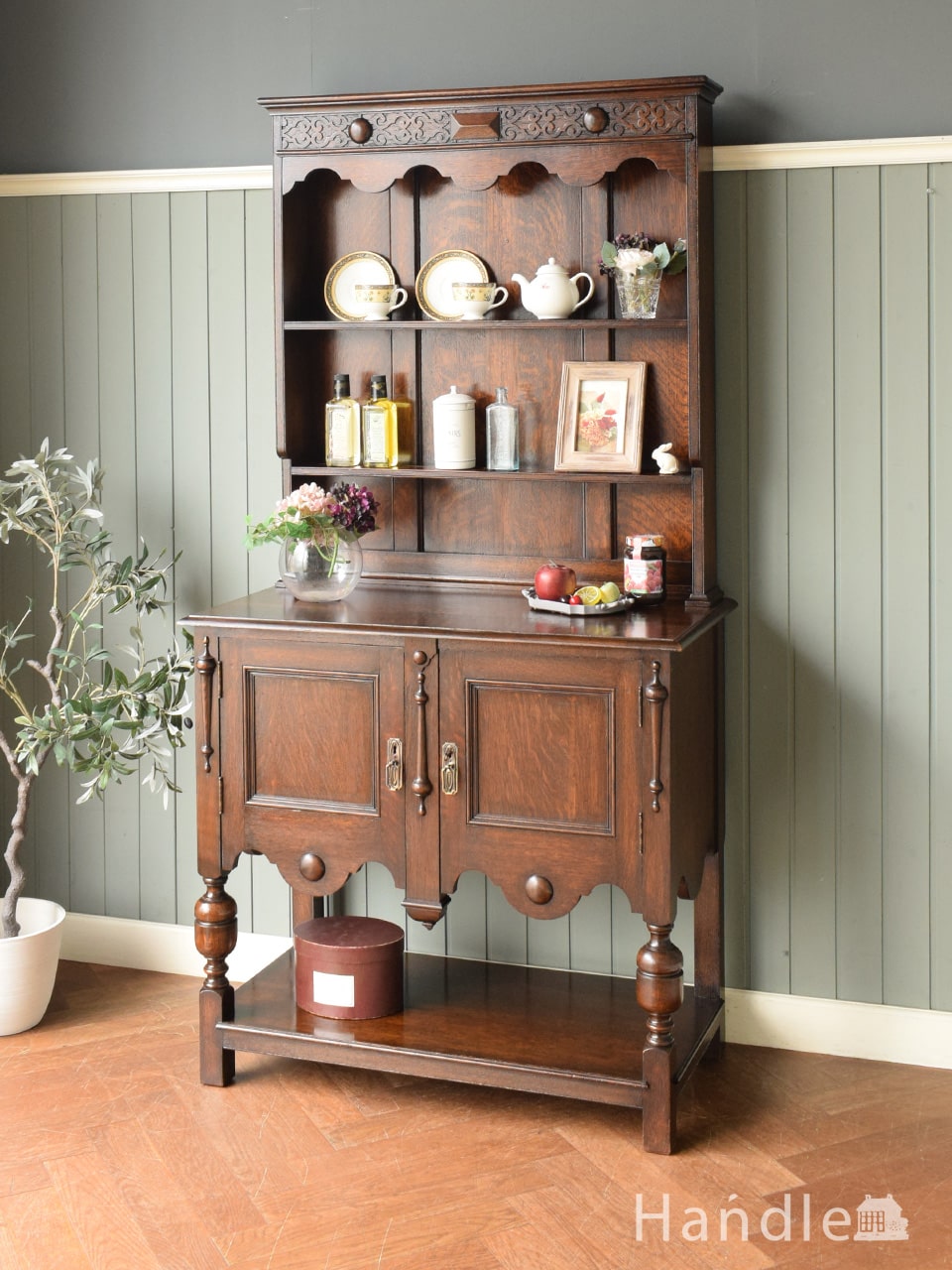 フランスのおしゃれなアンティーク棚、挽き物細工が美しいウォール