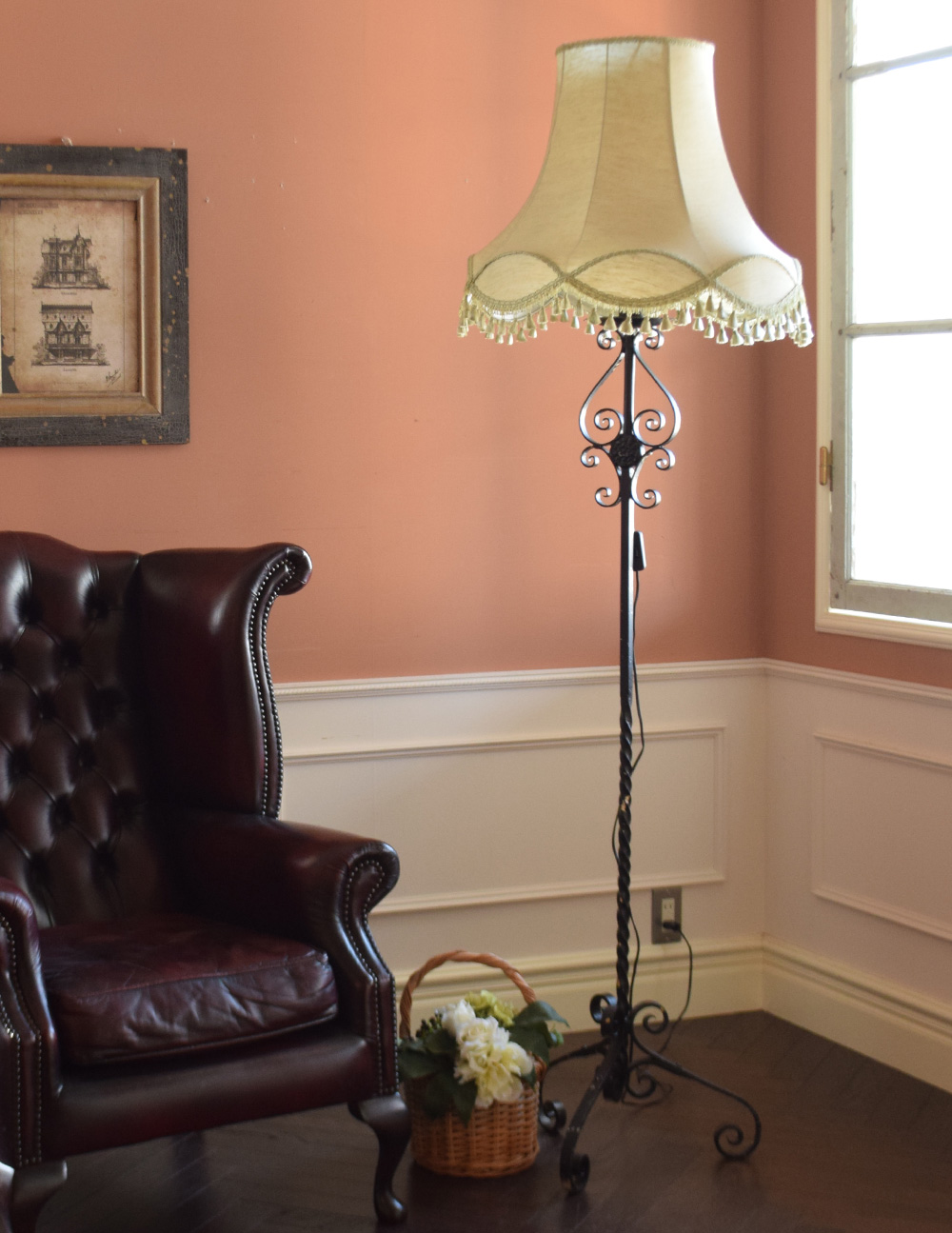 フランス輸入のアンティーク照明、フリンジシェードのアイアンフロア