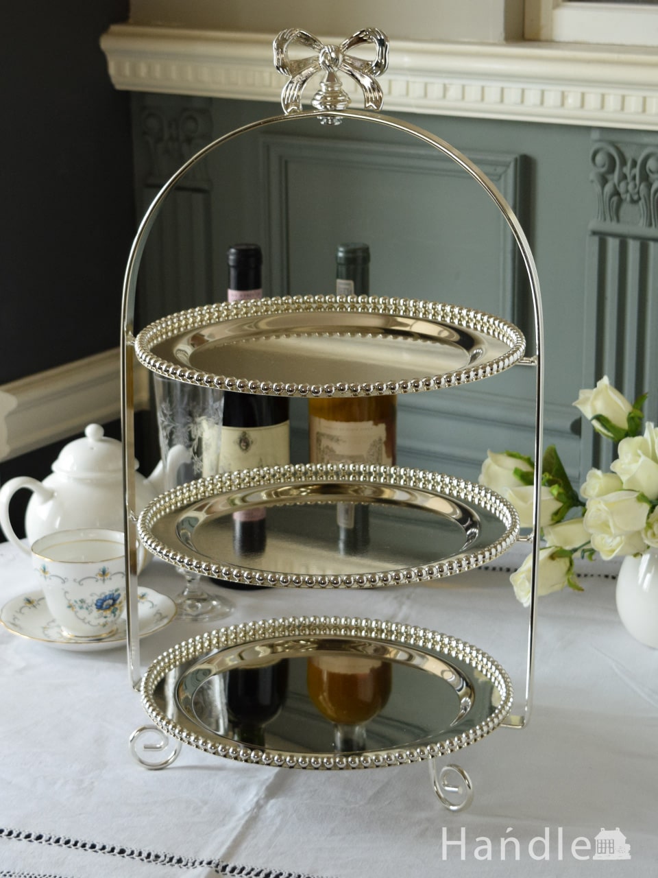 リボンが付いた持ち手がおしゃれなアンティーク風のケーキスタンド（3