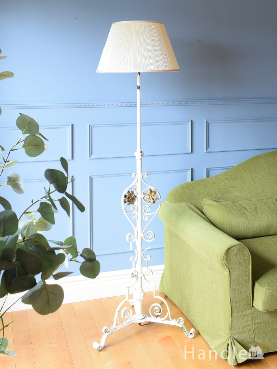 英国輸入のスタンドライト、ツイストが美しいアンティークフロアランプ