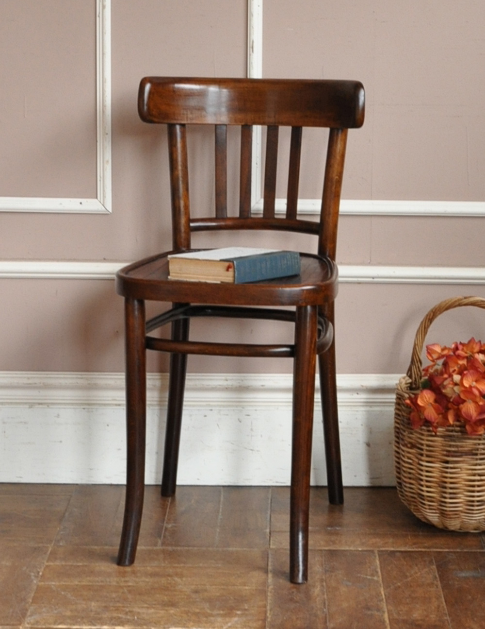 ヨーロッパのカフェで使っていたアンティークチェア、英国のベント