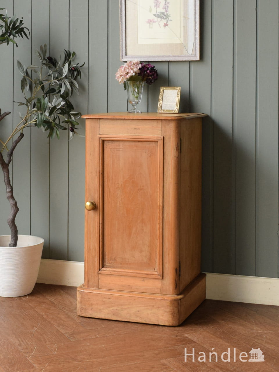 フランスで見つけた猫脚アンティーク家具、脚の長いナイトテーブル(j