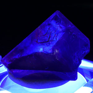 スペイン アストゥリアス エミリオ鉱山産 フローライト – 天然石