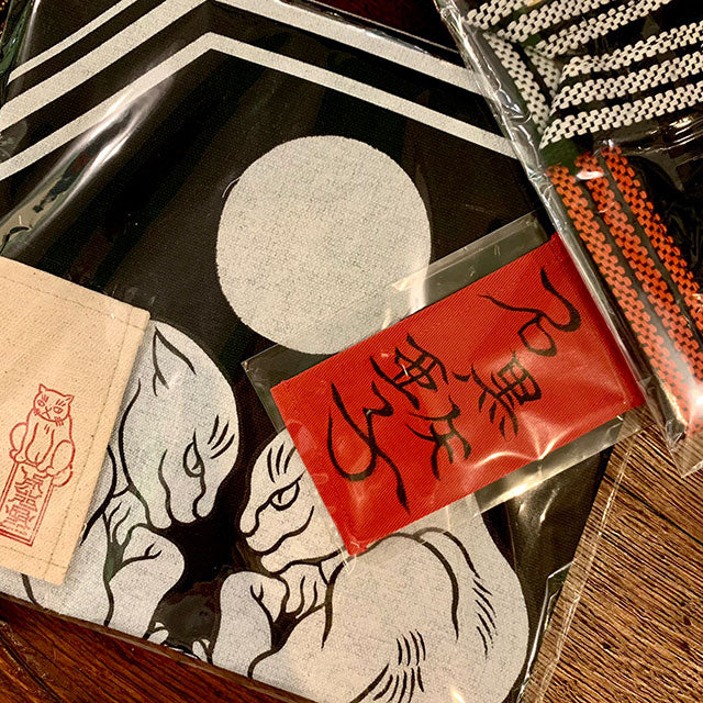 石黒亜矢子 桃猫前掛け – ボリス雑貨店