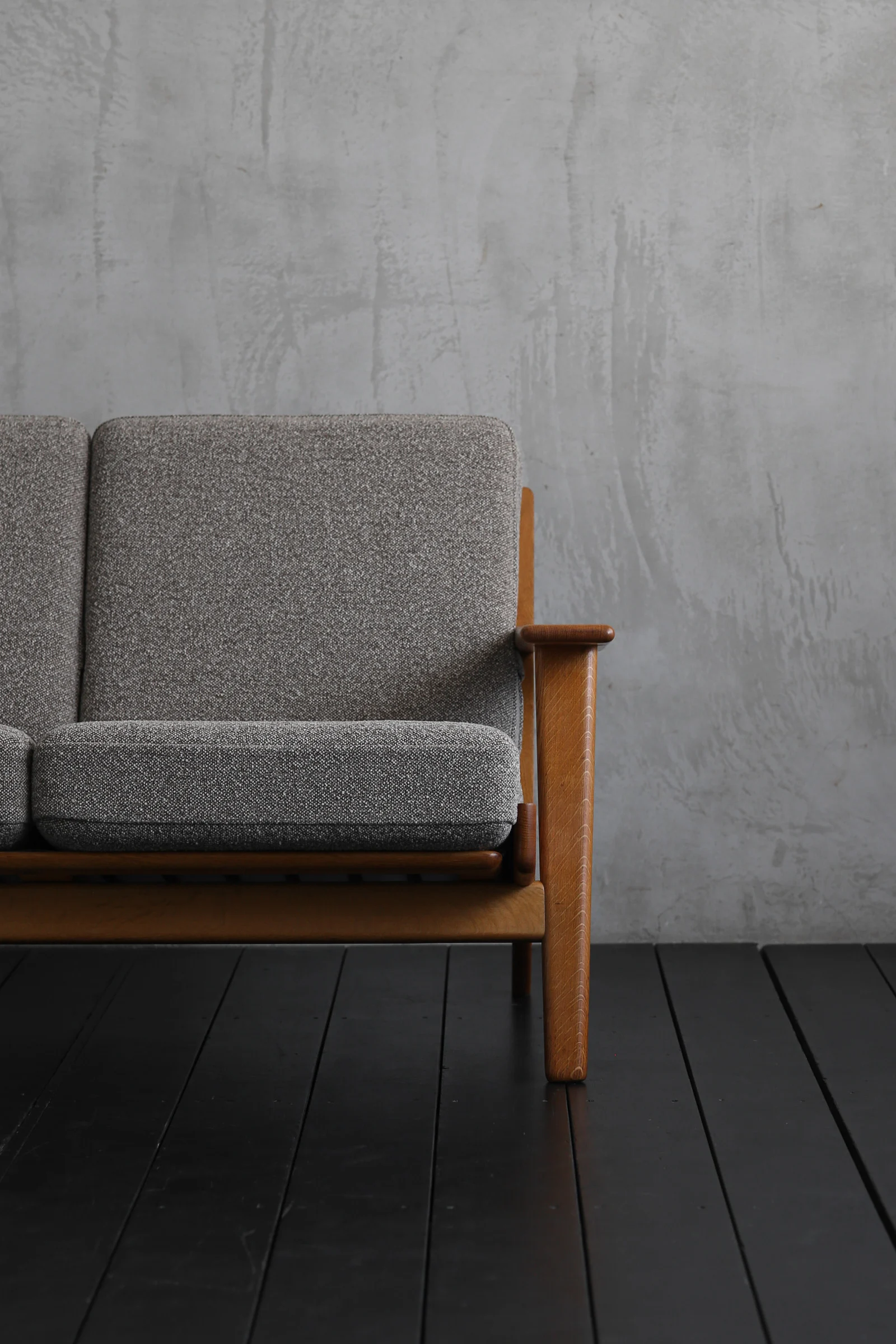 GE290 2 Seat Sofa Hans J Wegner - HIKE