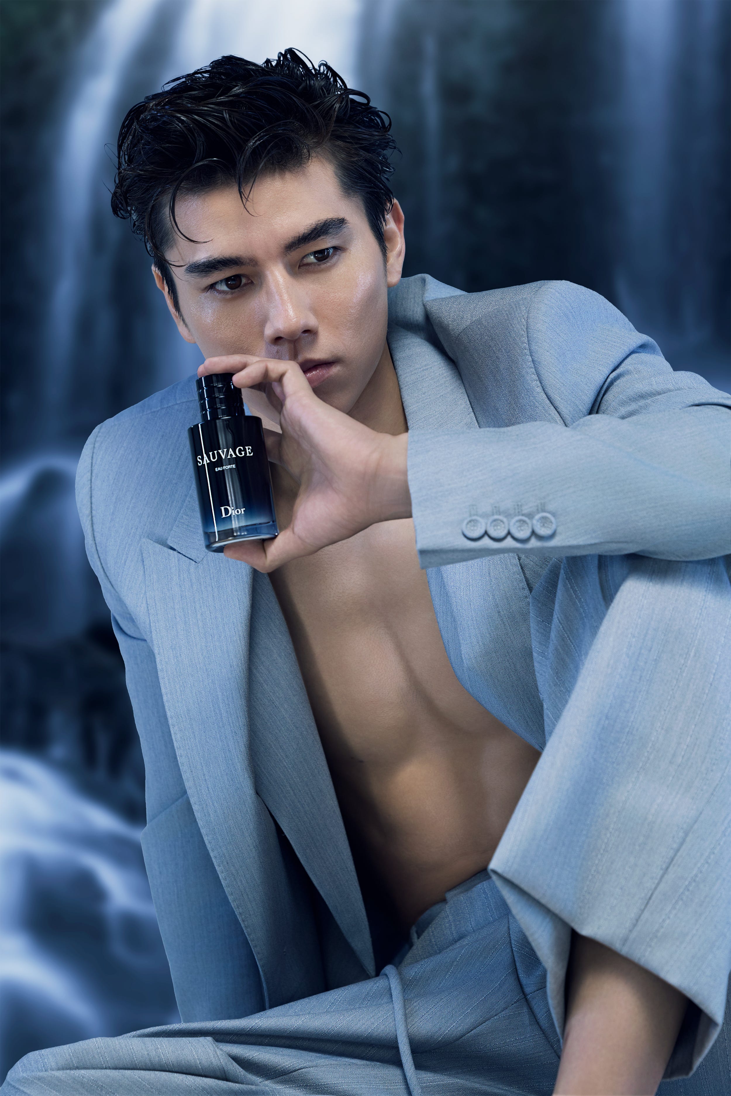 サッカー日本代表 田中碧が表現するディオール新フレグランス