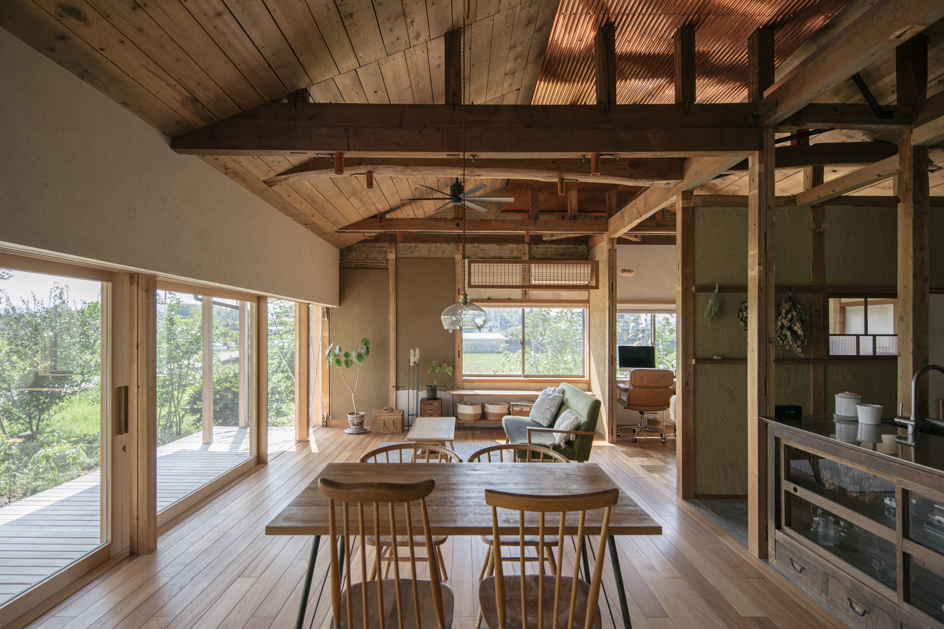 築60年の木造平屋リノベ。解体した資材を再利用、新旧を心地よく混在