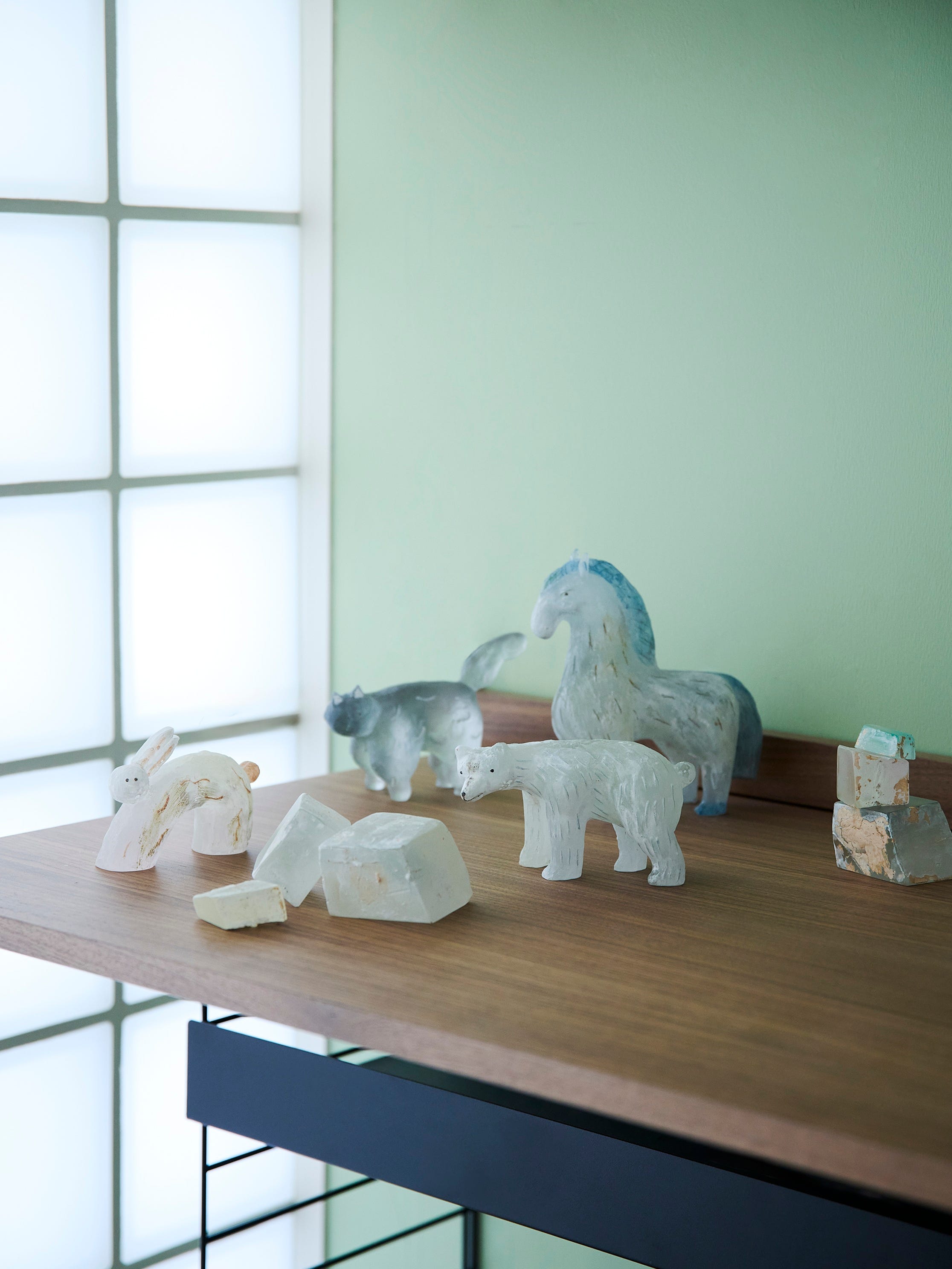 安達知江のガラス作品がエル・デコ ショップで販売スタート、作品に