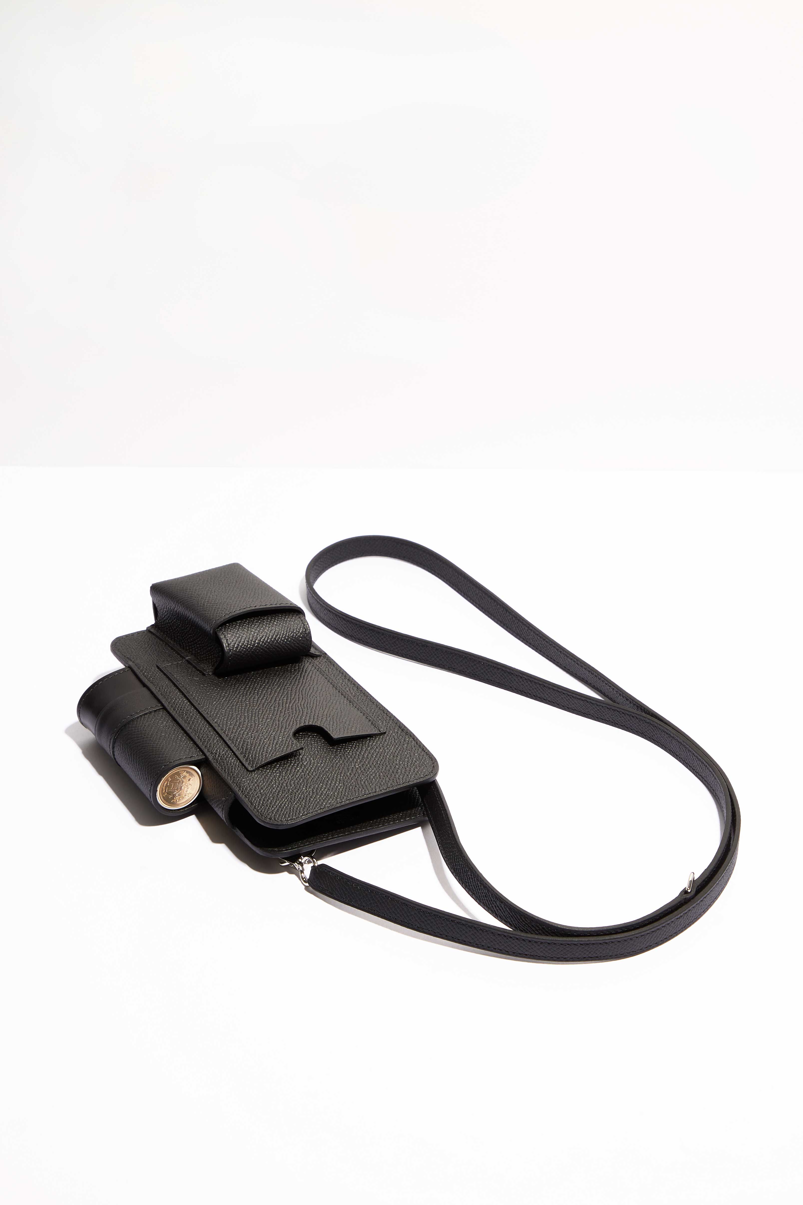 ウイルス対策と同時にパンデミックな現在に貢献する方法―スマホ用UV