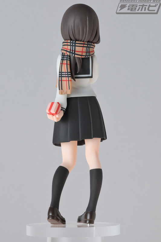 恥じらっているようなポーズがかわいすぎる！『からかい上手の高木さん