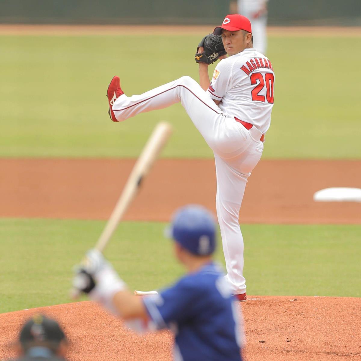 広島】永川、有終の引退登板 娘のノーバウンド始球式で勇気 - Baseball