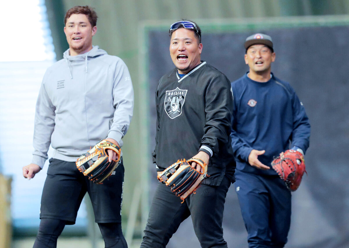 ソフトバンク】山川穂高が“沖縄トリオ”自主トレで郷土なまり