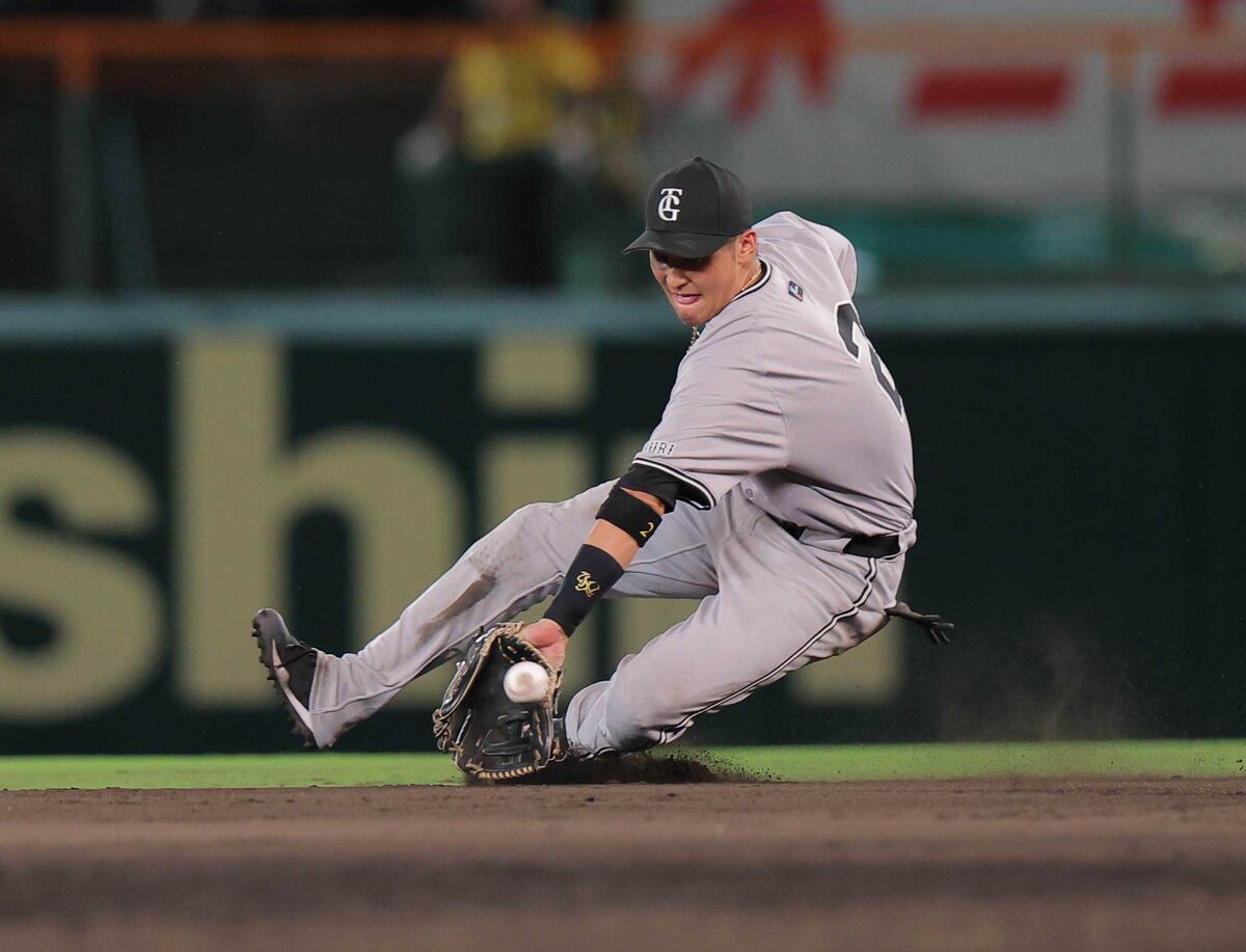 データと感性で難しい打球も簡単に処理 巨人・吉川尚輝の守備は細部に