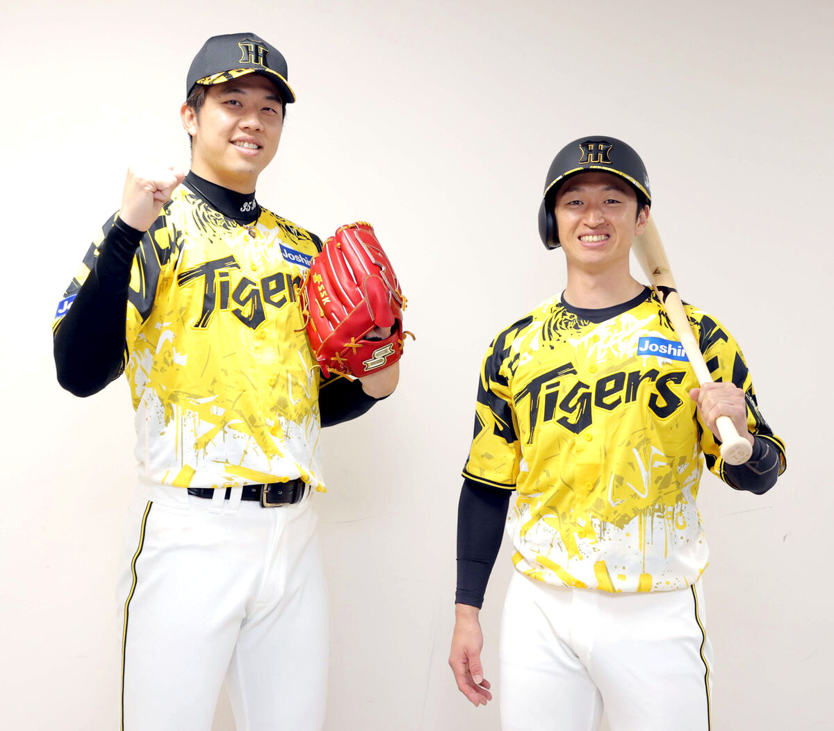 阪神】ウル虎の夏のユニホーム発表 今年はイエロー基調で隠し文字も 近