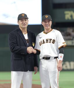 巨人】田中将大へ坂本勇人から名球会ブレザー贈呈 日米通算200勝