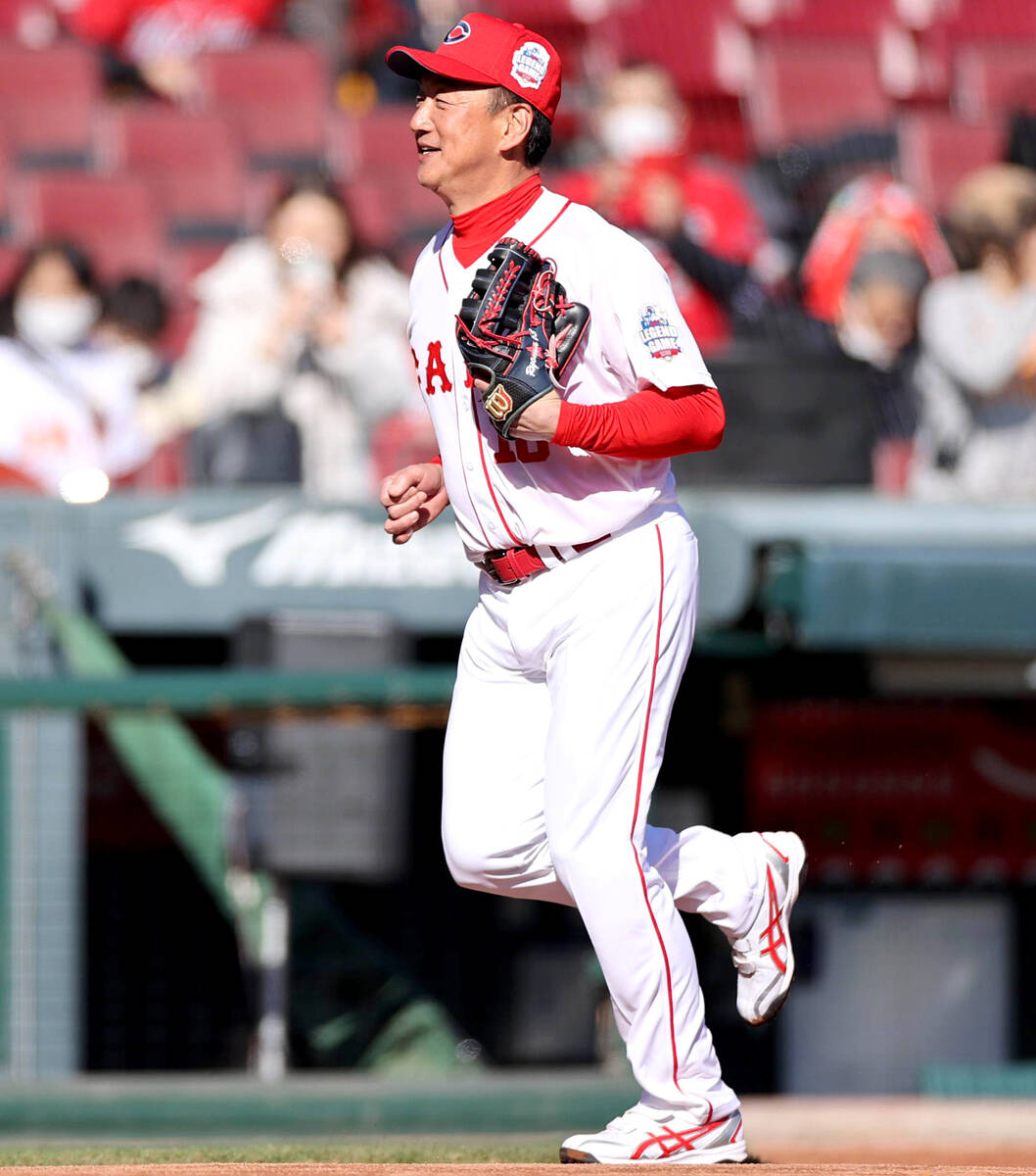 広島】金本知憲氏「ふるさとに帰ってきた気持ち」OB戦で背番号10の