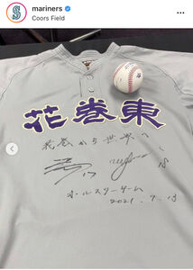 大谷翔平＆菊池雄星、メッセージ＆サイン入れた花巻東高ユニホーム公開