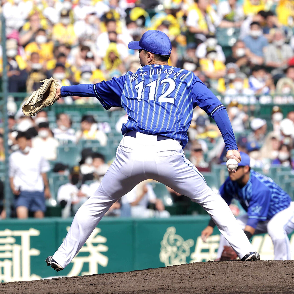 DeNA】背番号「22」の入江大生がユニフォーム入れ忘れで「112