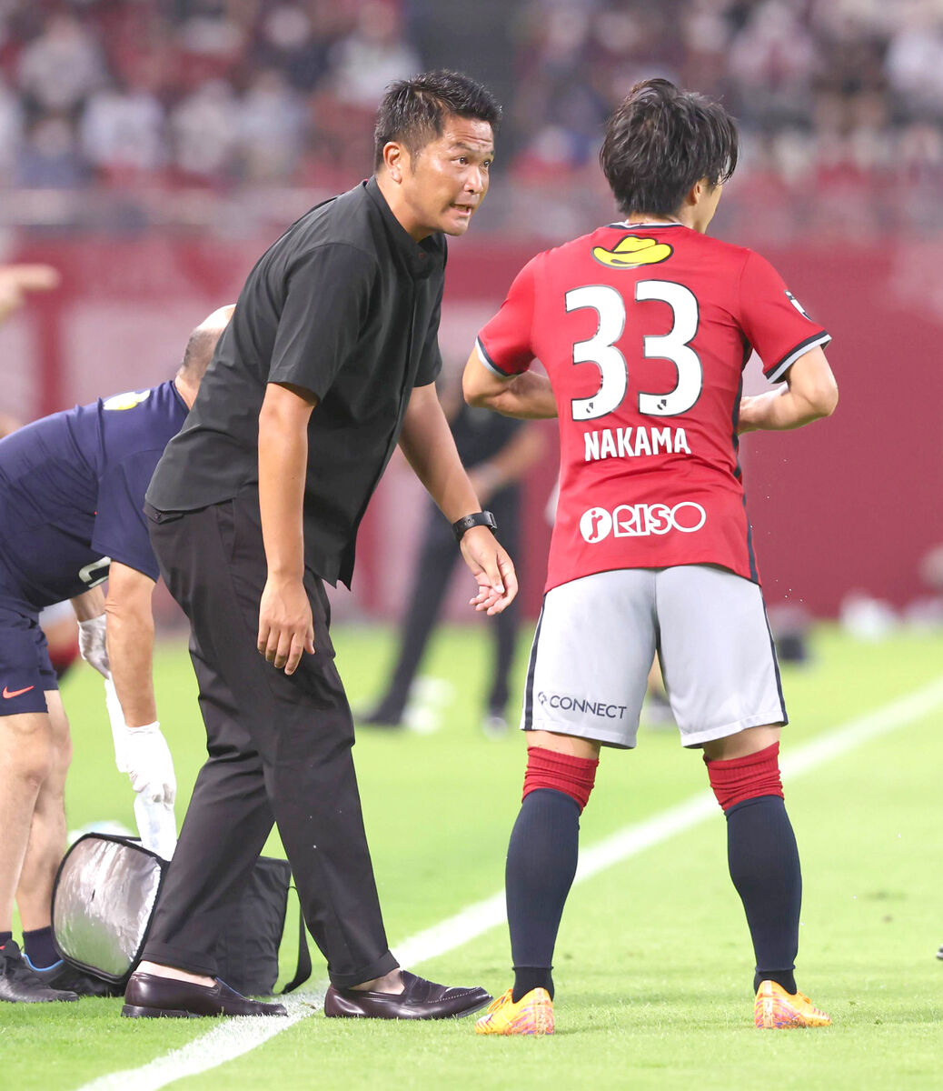 鹿島の岩政大樹監督 痛みも忘れ勝利に酔いしれる…鈴木優磨と偶然の激突