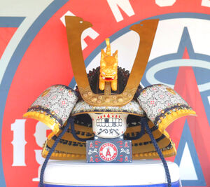 エンゼルスの33万円兜は早くも破損かと思いきや即修復 鍬形は