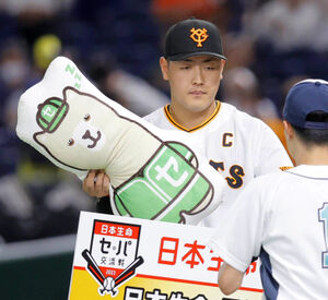 巨人】岡本和真が自ら誕生日祝う2戦ぶり安打 セカパカクッションに