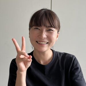 小原由梨愛着用サイン入り Z.N.Eフーディー