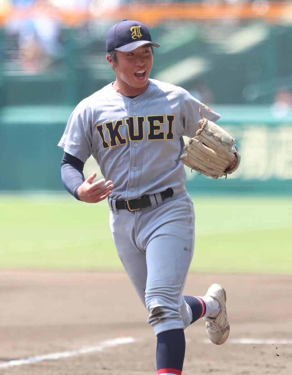 甲子園】決勝“そっくりユニホーム”対決が話題 仙台育英VS慶応 なぜ似て