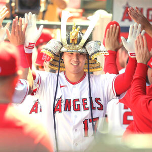 大谷翔平もかぶったエンゼルスの「兜セレブレーション」 大谷モデルの